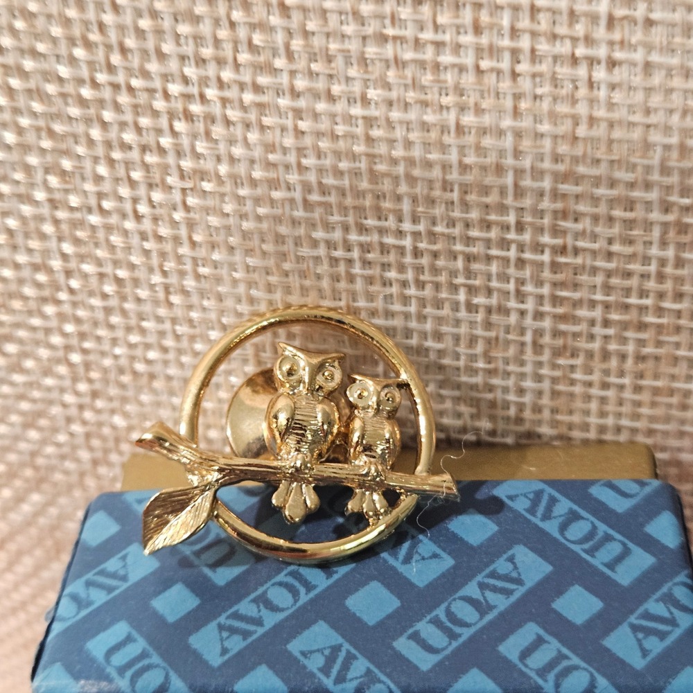 Avon 1980 Loving Owls Pin with Box